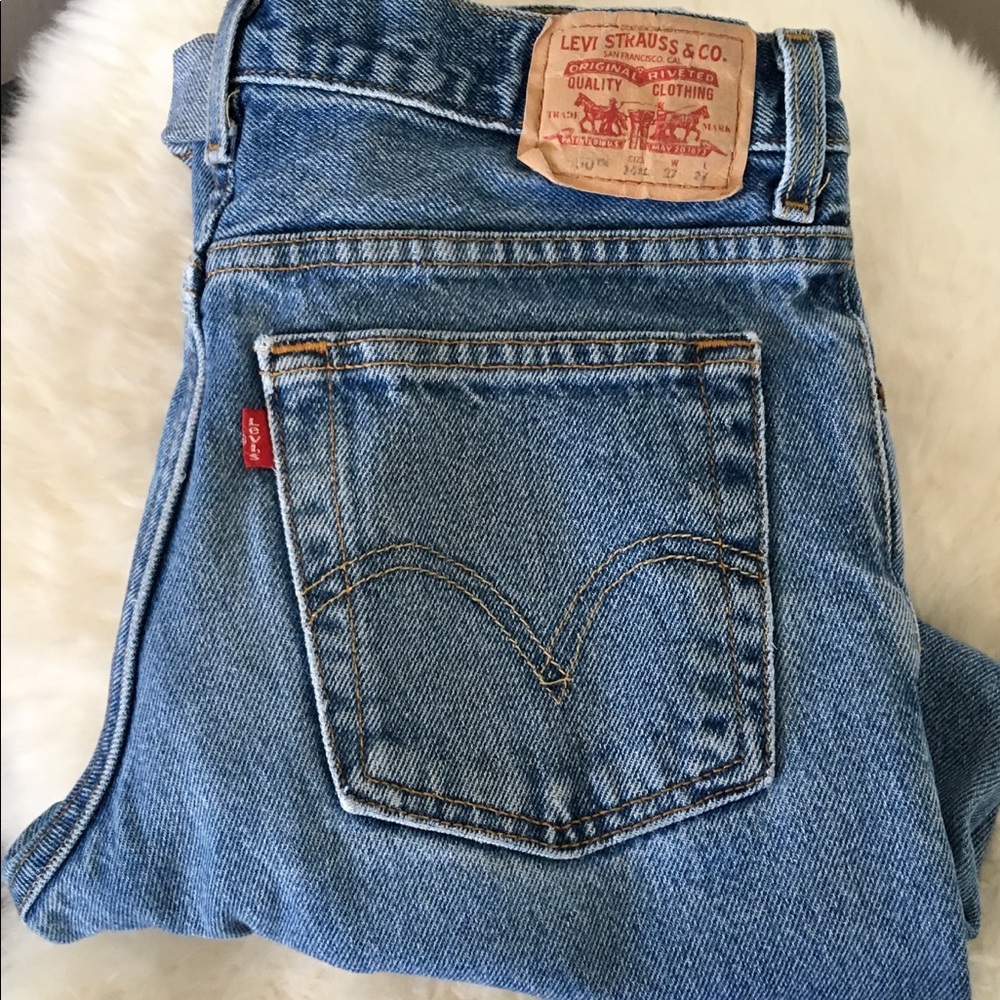 [ l e v i s . m o m . j e a n s ]